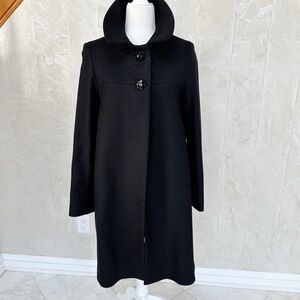 Cinzia Rocco Black Trench Coat with Wide Collar and Streamlined Silhouette